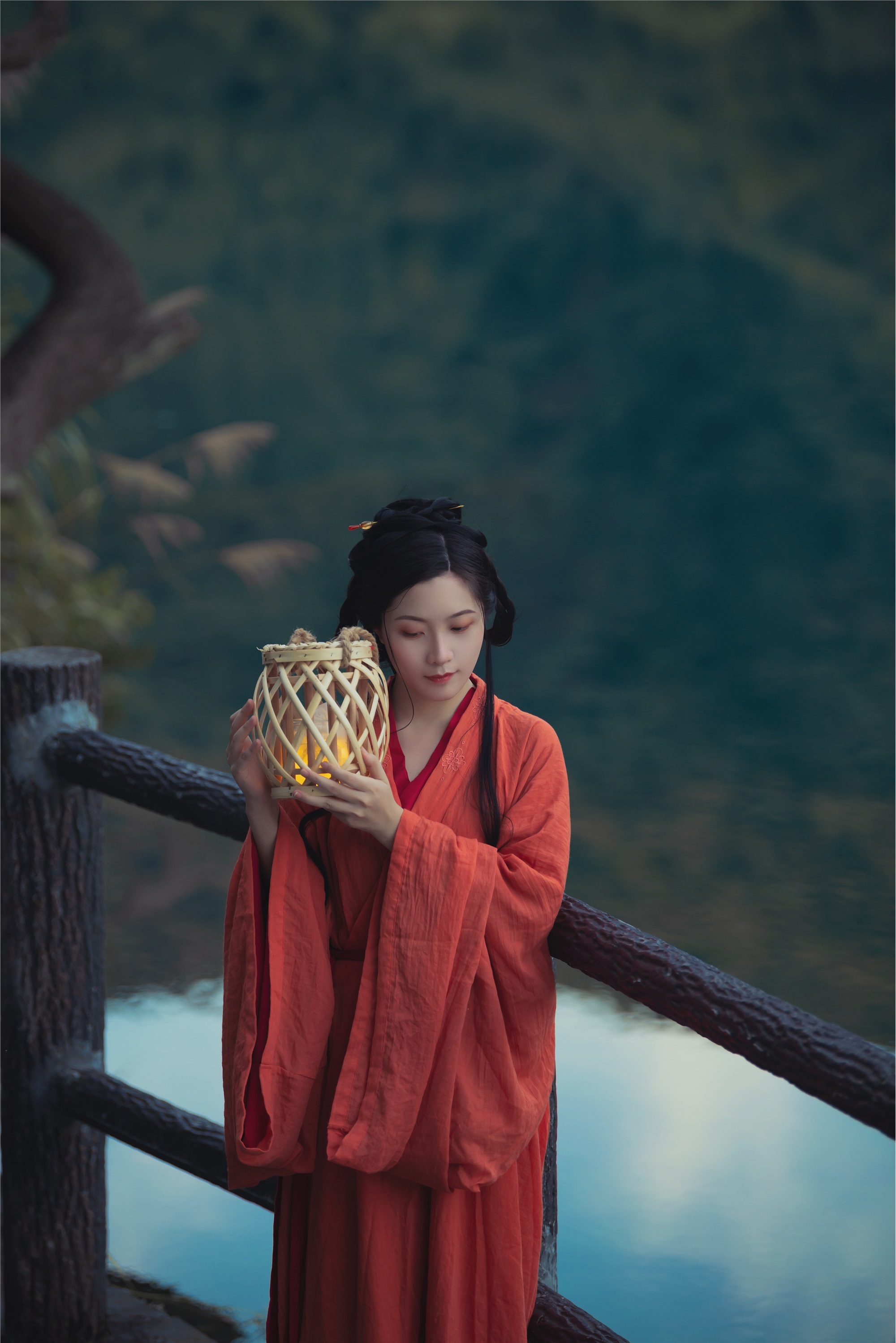 YITUYU艺图语 2021.09.08 人间忽晚 山河已秋 秦笙